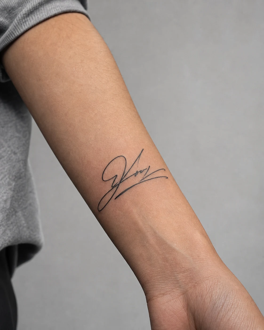 A line that travels with the limb Cursive